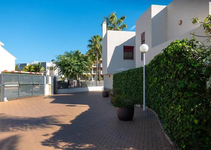 Stunning 2 Bd Townhouse By Hostlovers