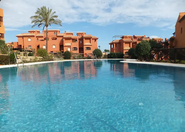 Jardines, Piscina Y Mar