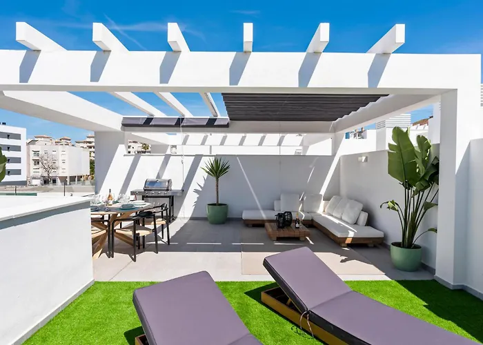 High-End Rooftop Penthouse Near City & Beach