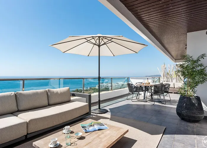 Vivi Homes - Casa Skye Pool, Terrace & Sea View