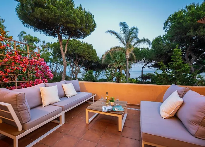 Venalmar First Line Townhouse, Garden, Sea Views