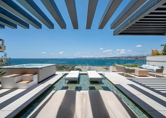 Luxury Front Line Beach Apartment