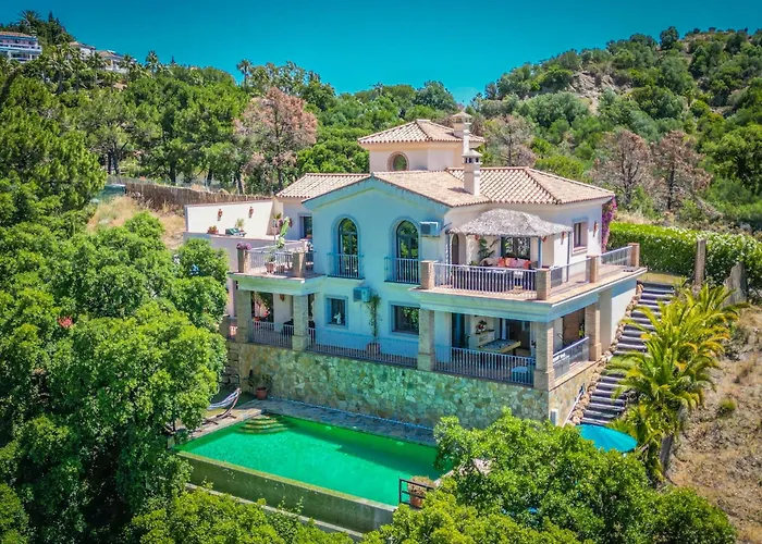 Luxury Villa With Stunning Views In Estepona