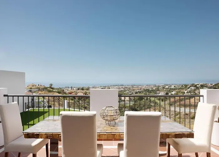 Lovely Two Bedroom Apartment With Panoramic Sea Views