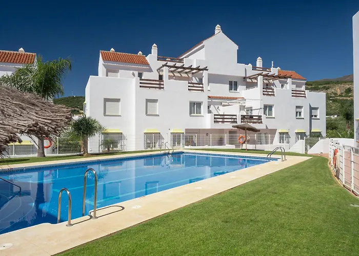 2060-Newly Furnished 2 Bedrooms Apt With Golf