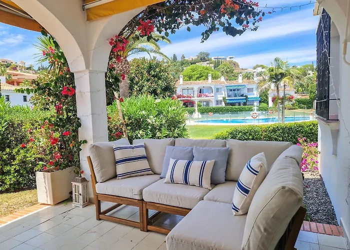 Modern Two Bedroom Apartment In Pueblo Cortes Del Golf Benahavis