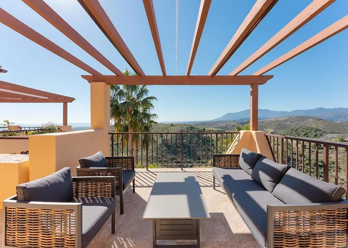 Stunning 3-Bedroom Seaview Penthouse