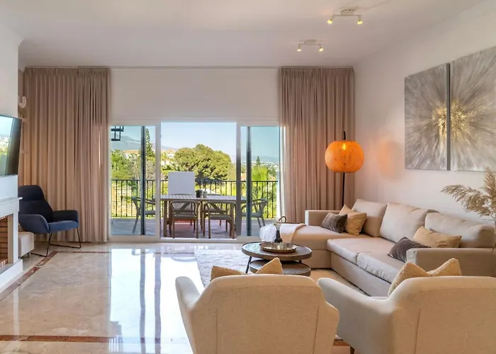 Serene Hideaway, Luxurious 2-Bedroom Penthouse Apartment In The Exclusive Paraiso Pueblo