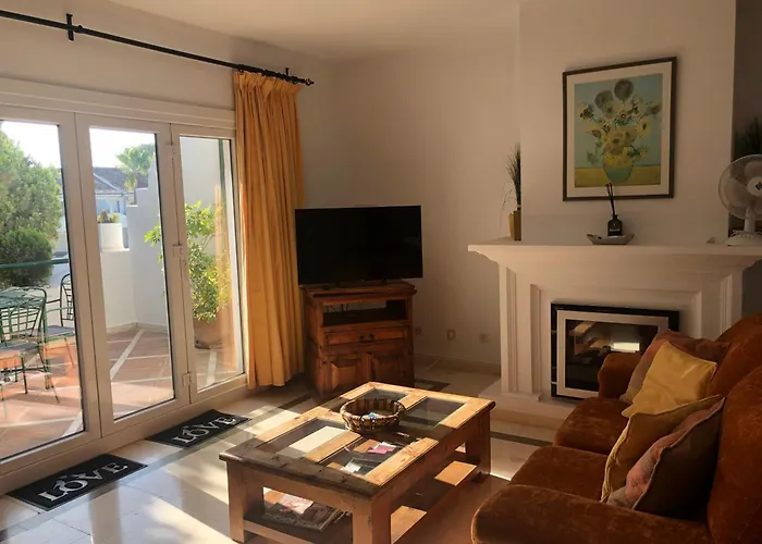 1404: 2 Bed Penthouse Apt In El Presidente