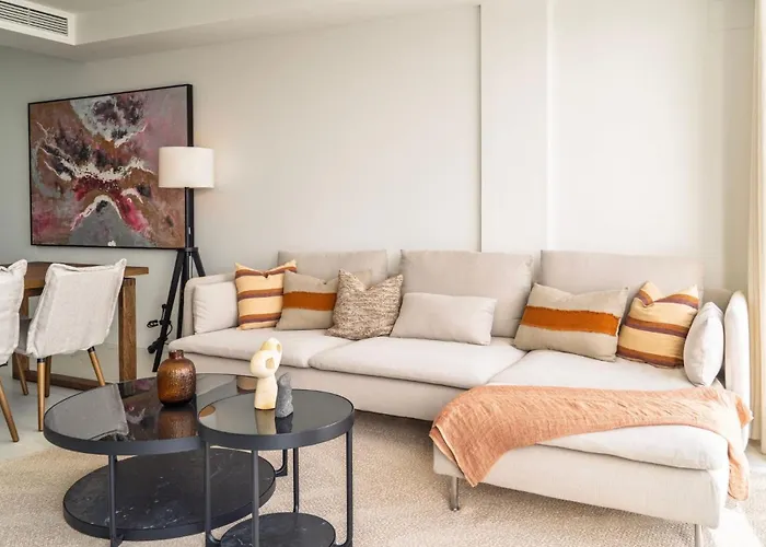 Modern Two-Bedroom Coastal Retreat With Panoramic Sea Views To Africa