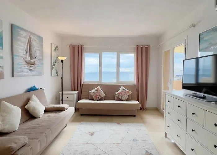 Cozy Retreat In Estepona Port