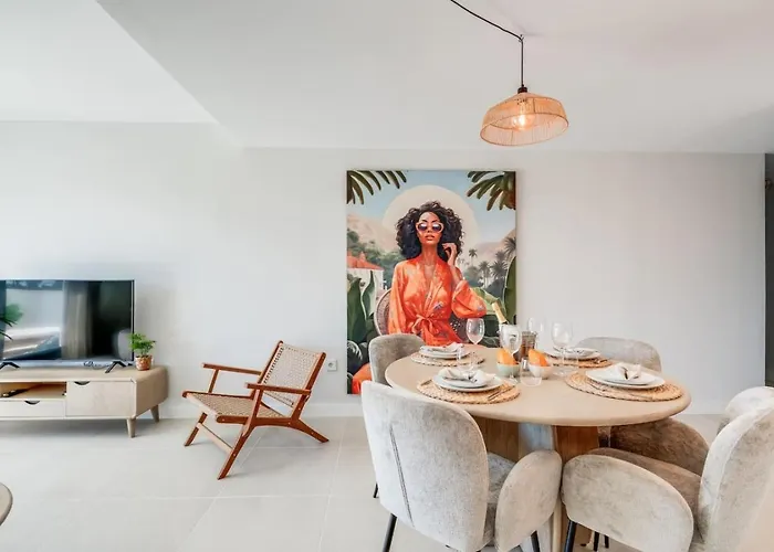 Aranya - Stylish Apt. With Great Views