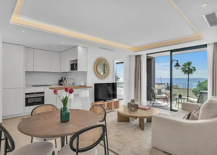 La Viu - Luxury Beachfront Apartment