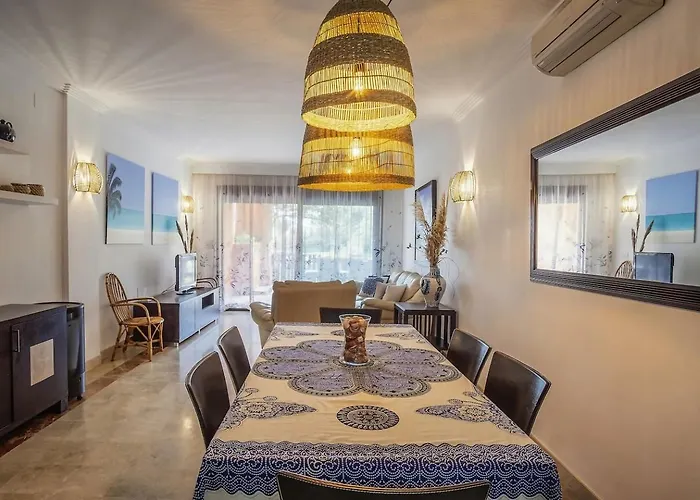 Bougainvillea Retreat, Espacioso Terraza & Parking