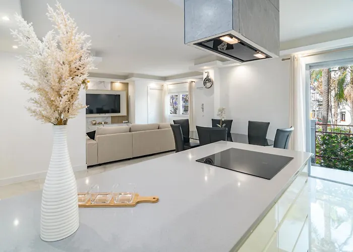 Terr69- Bright City Gem In Charming Old Town