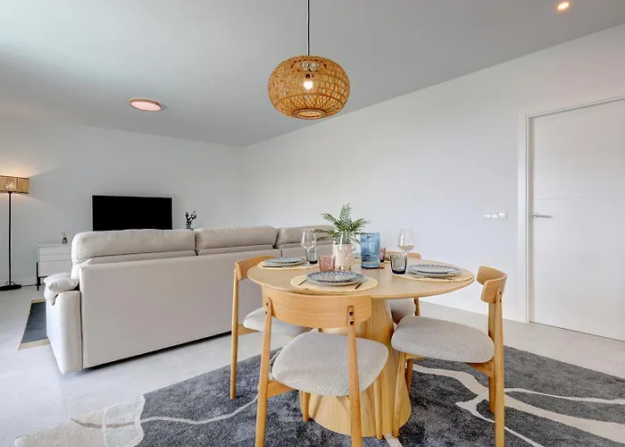 Las Mesas Modern Apartment With Pool In Estepona