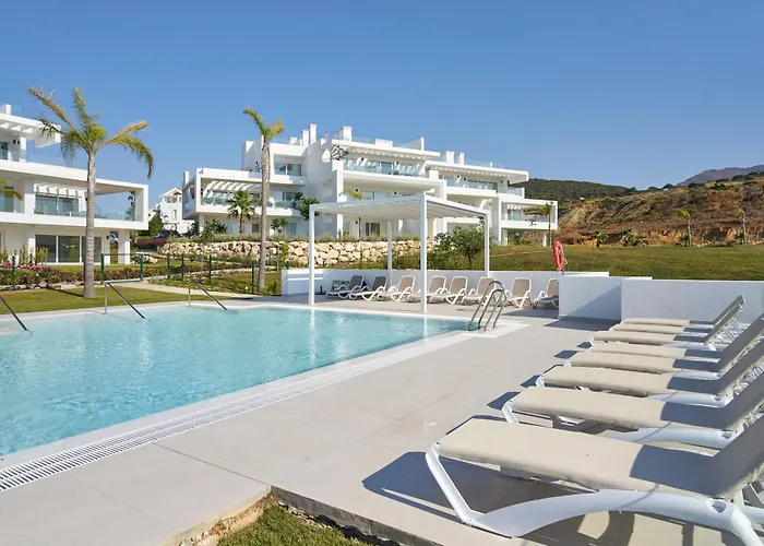 Stylish 2 Bedroom Apartment In Alcazaba Lagoon
