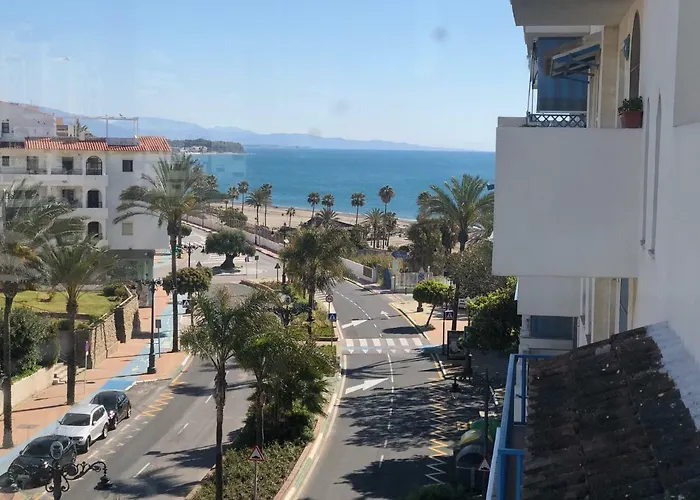 El Faro Puerto Estepona