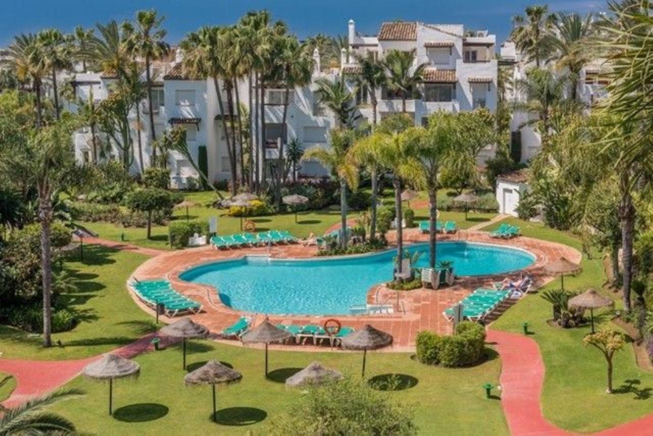 Apartment Stunning Penthouse Just Footsteps Away From Estepona's Beaches Estepona