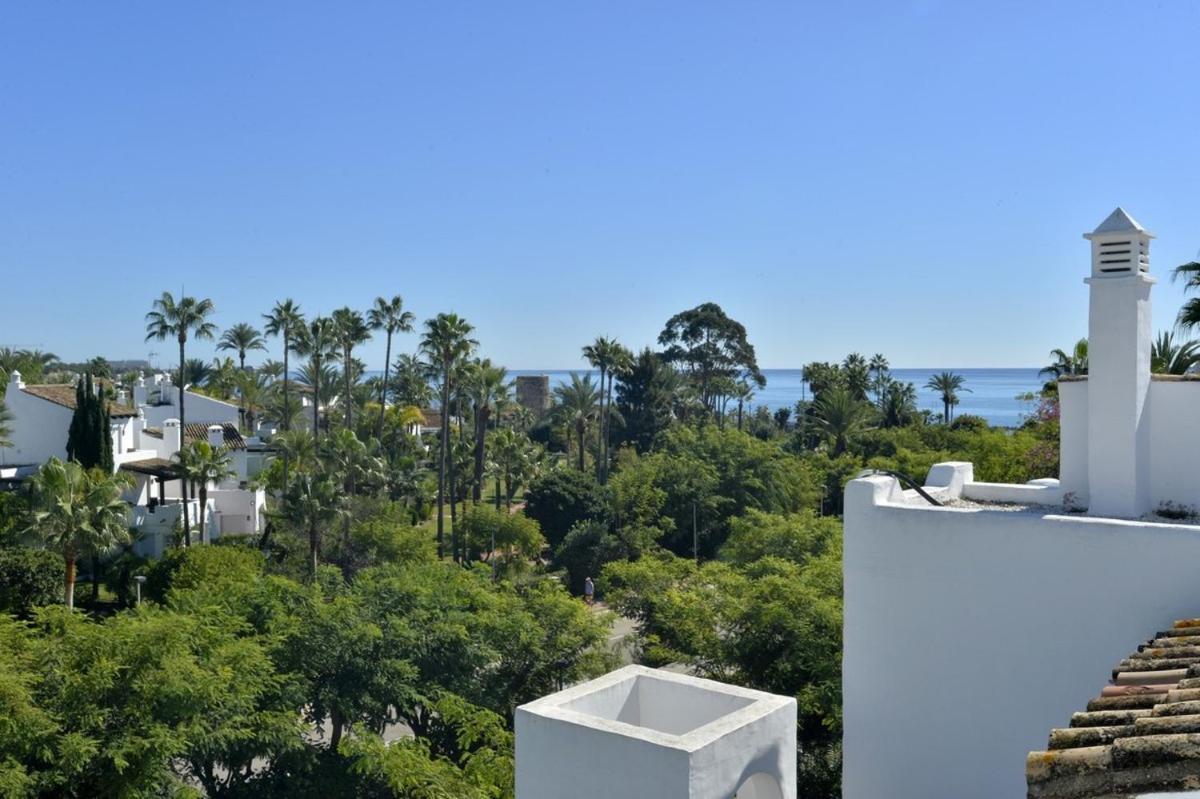 Stunning Penthouse Just Footsteps Away From Estepona's Beaches Apartment
