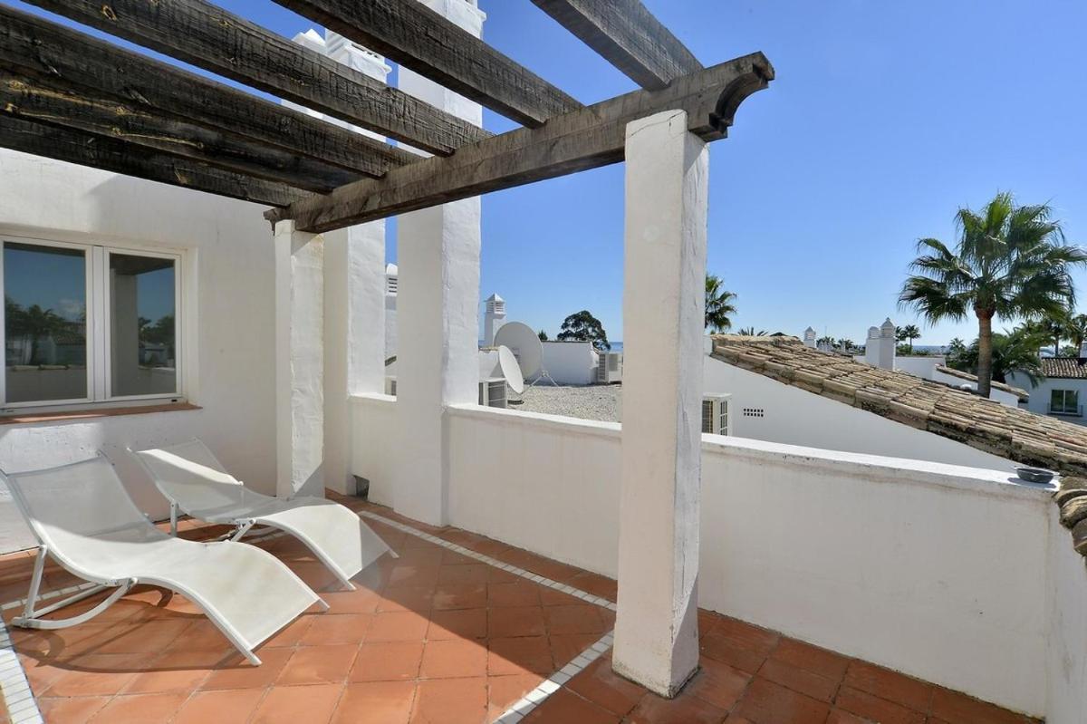 Apartment Stunning Penthouse Just Footsteps Away From Estepona's Beaches Estepona