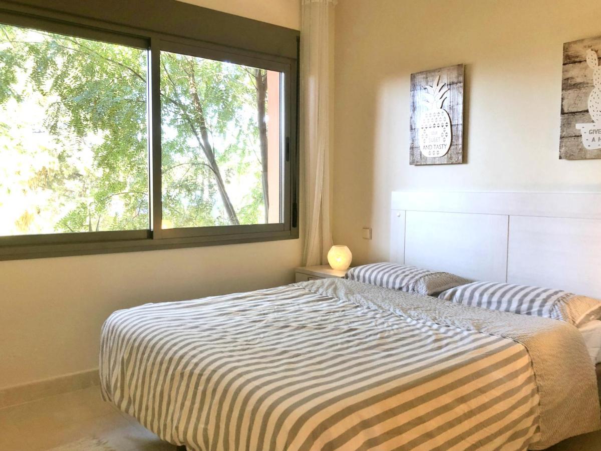 Excellent Holiday With Pool View Apartamento Estepona