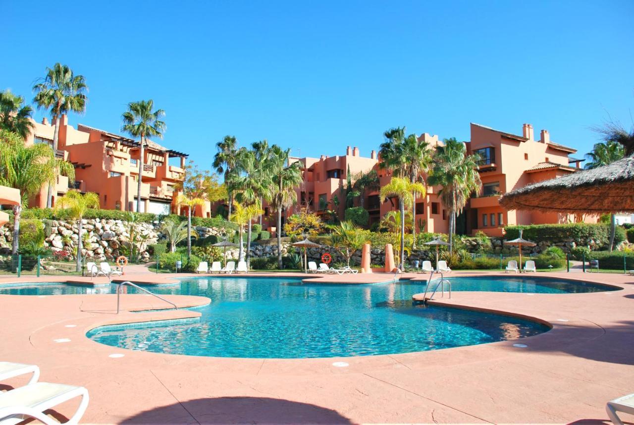 Excellent Holiday With Pool View