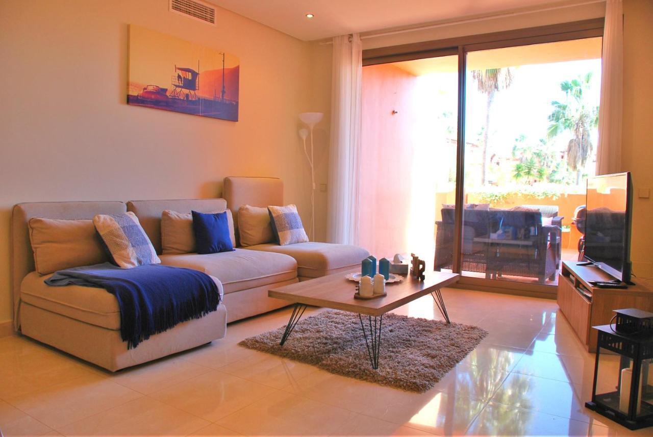 Excellent Holiday With Pool View Apartamento Estepona