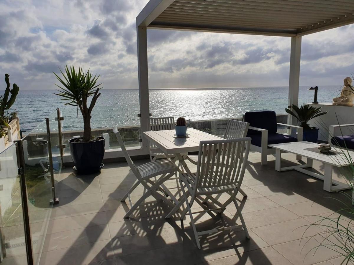 Beach-front Bahia Dorada *