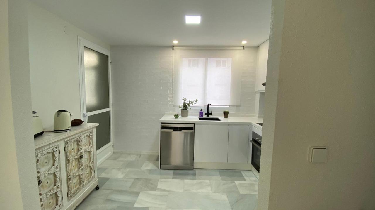 Ikram Front Beach Alboran, Casco Antiguo Apartamento *