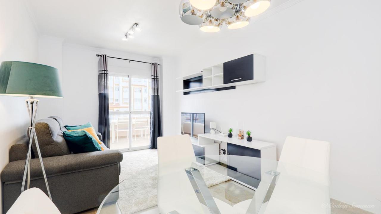 Cozy Overlooking Estepona's Marina! *