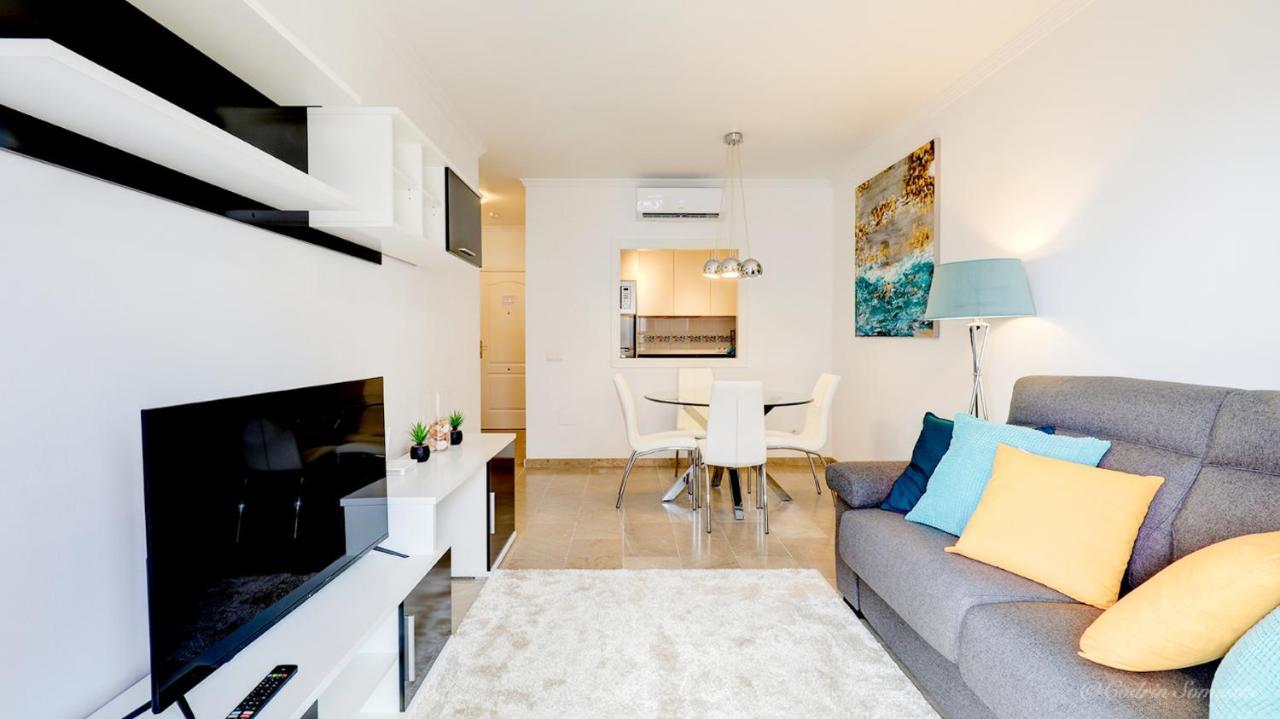 Cozy Overlooking Estepona's Marina! Estepona