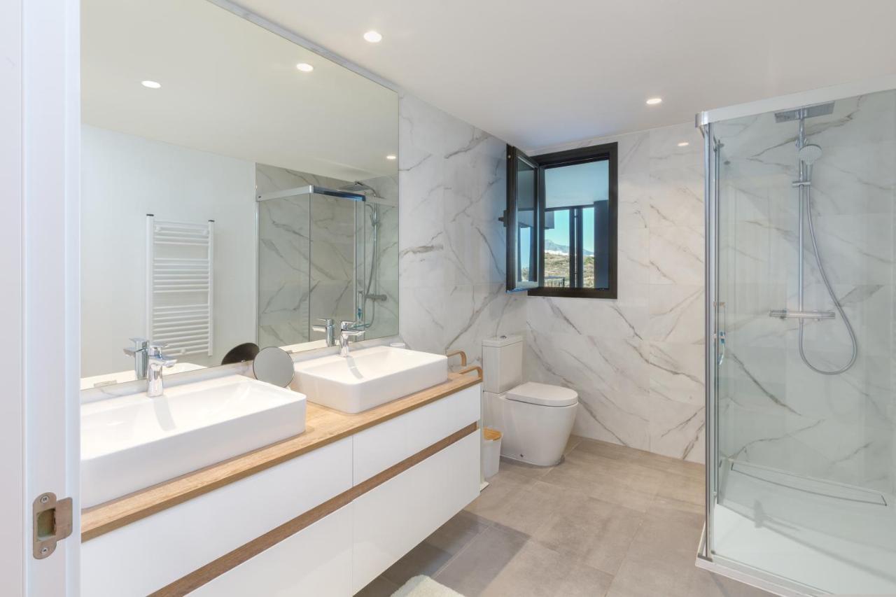 Luxury With 3 Bedrooms *