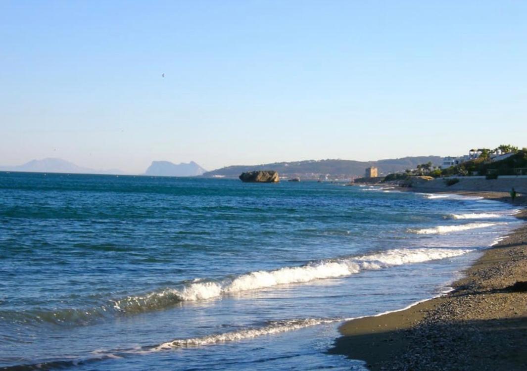Precioso Con Jardin Y Piscina Comunitaria Estepona