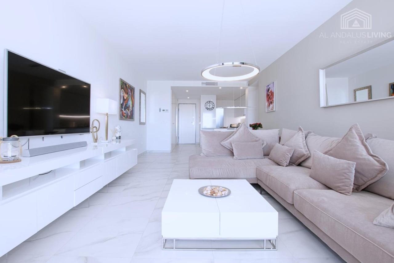 Contemporary 8 Min To Puerto Banus Estepona