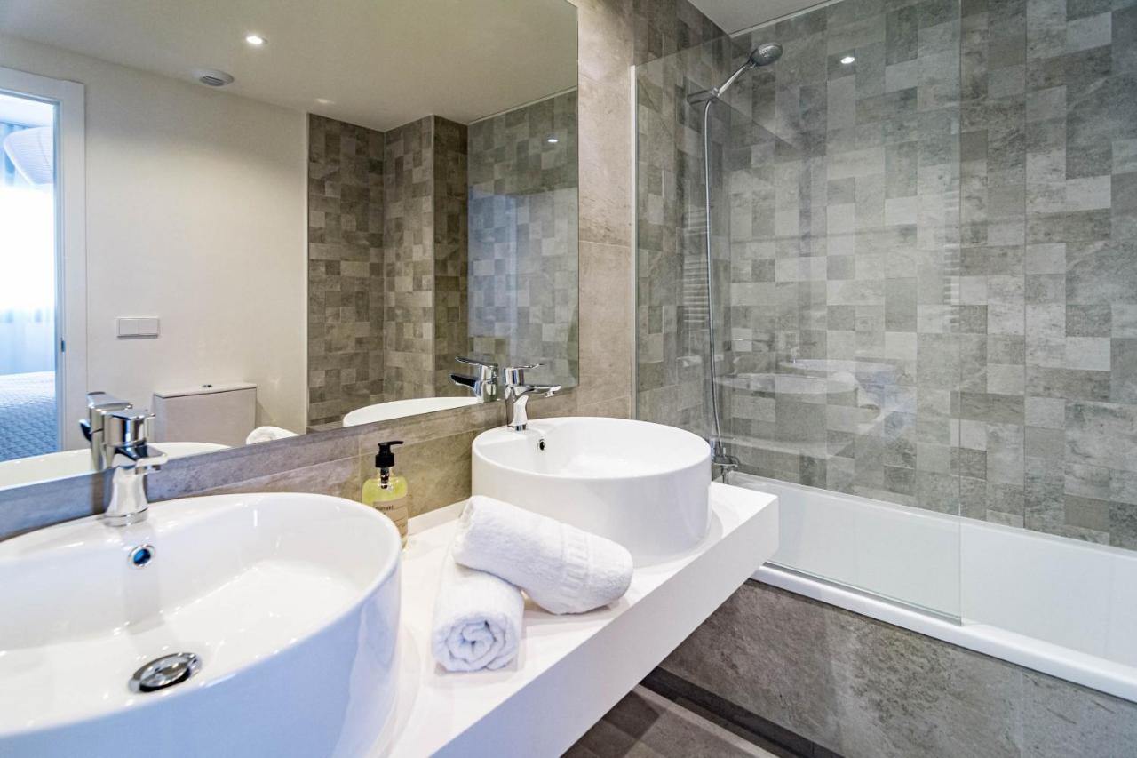 Inf42m- Modern Apartment, Families Only Apartment