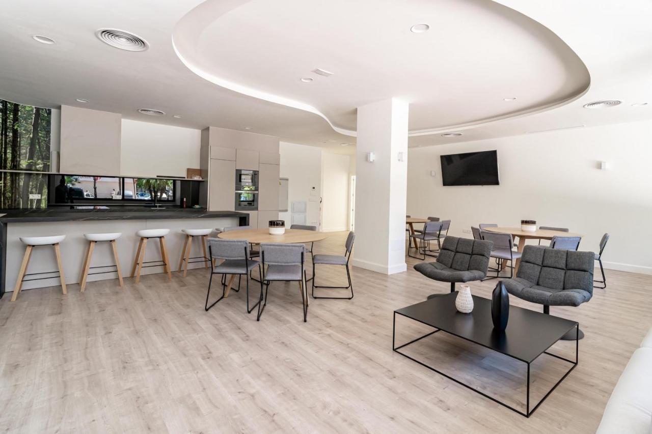 Inf32l- Modern Apartment, Families Only * Estepona