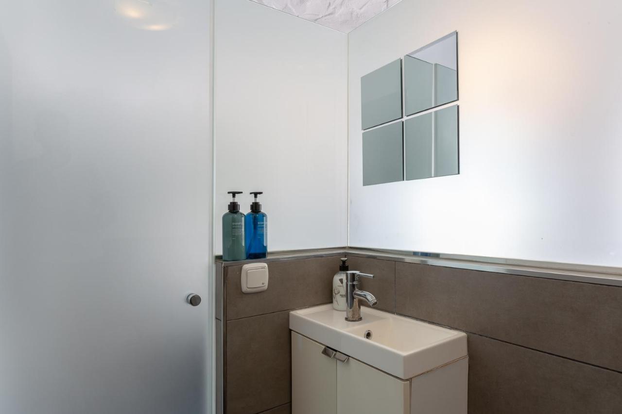 Enjoy At Our Fully Equipped 2br Town House, Beach- 1min