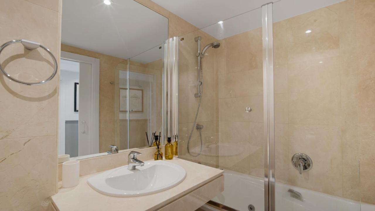 Beach-line With 3 Bedrooms In Estepona