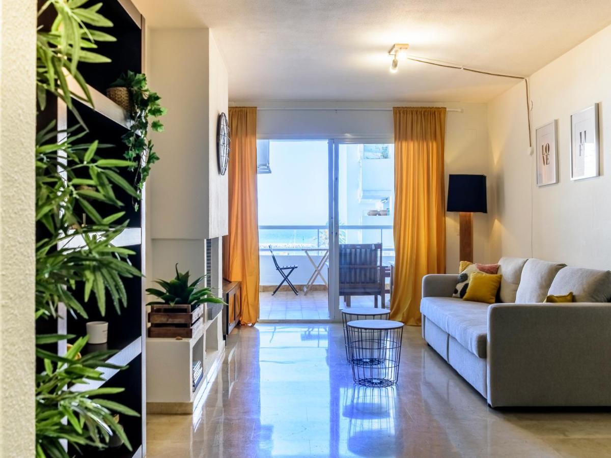 Marina With Sea Views, Pool And Parking Estepona
