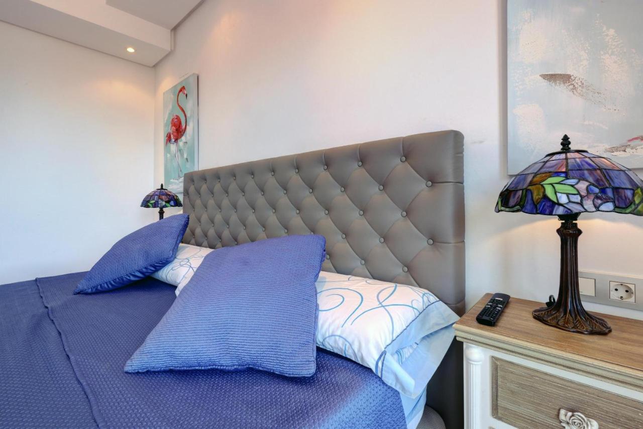 Exclusive Frontline Penthouse Ferienhaus