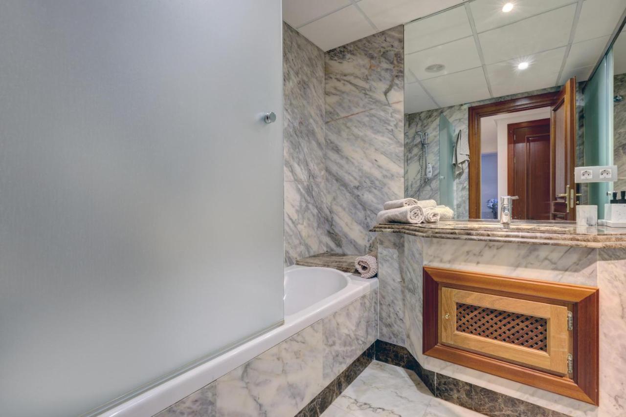 Exclusive Frontline Penthouse Ferienhaus