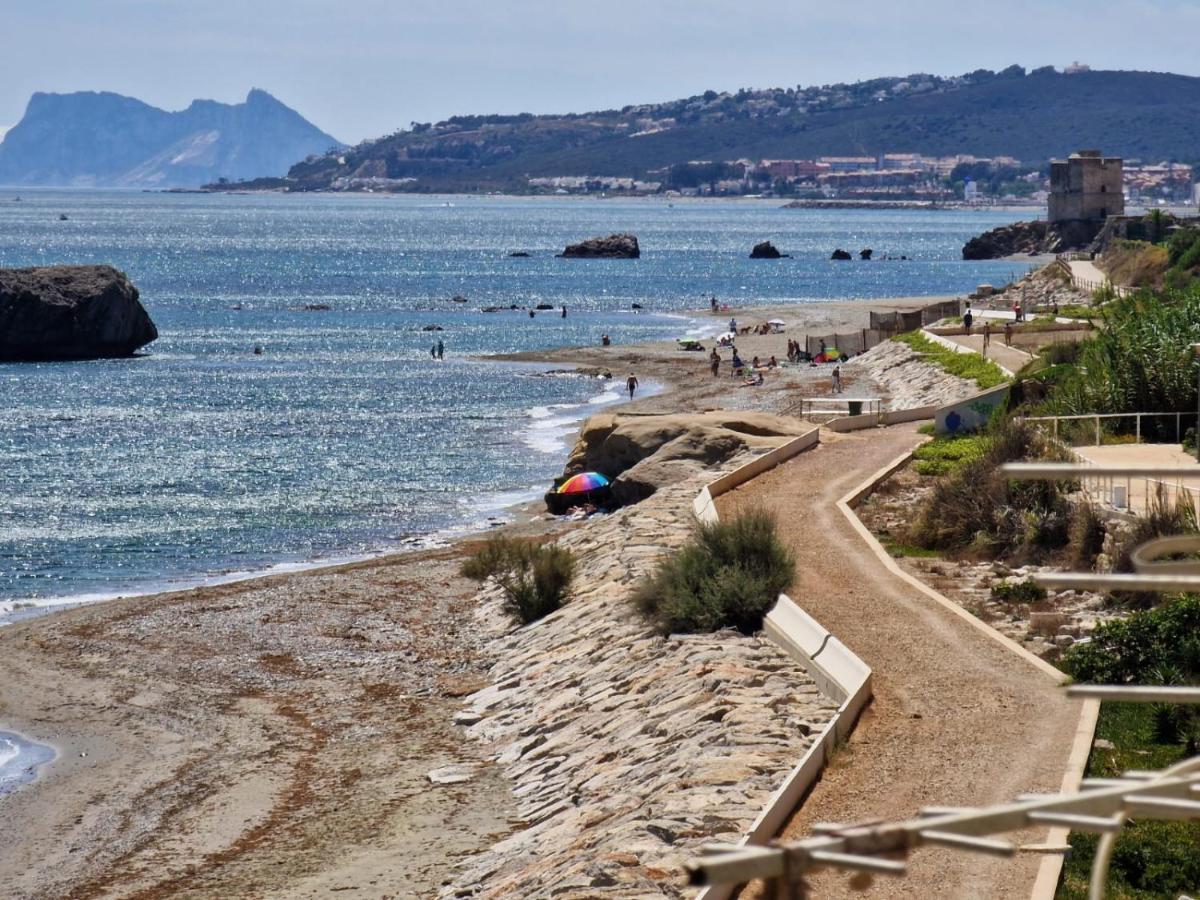 Beachfront, Top Floor Corner 2-bed, Paseo * Estepona