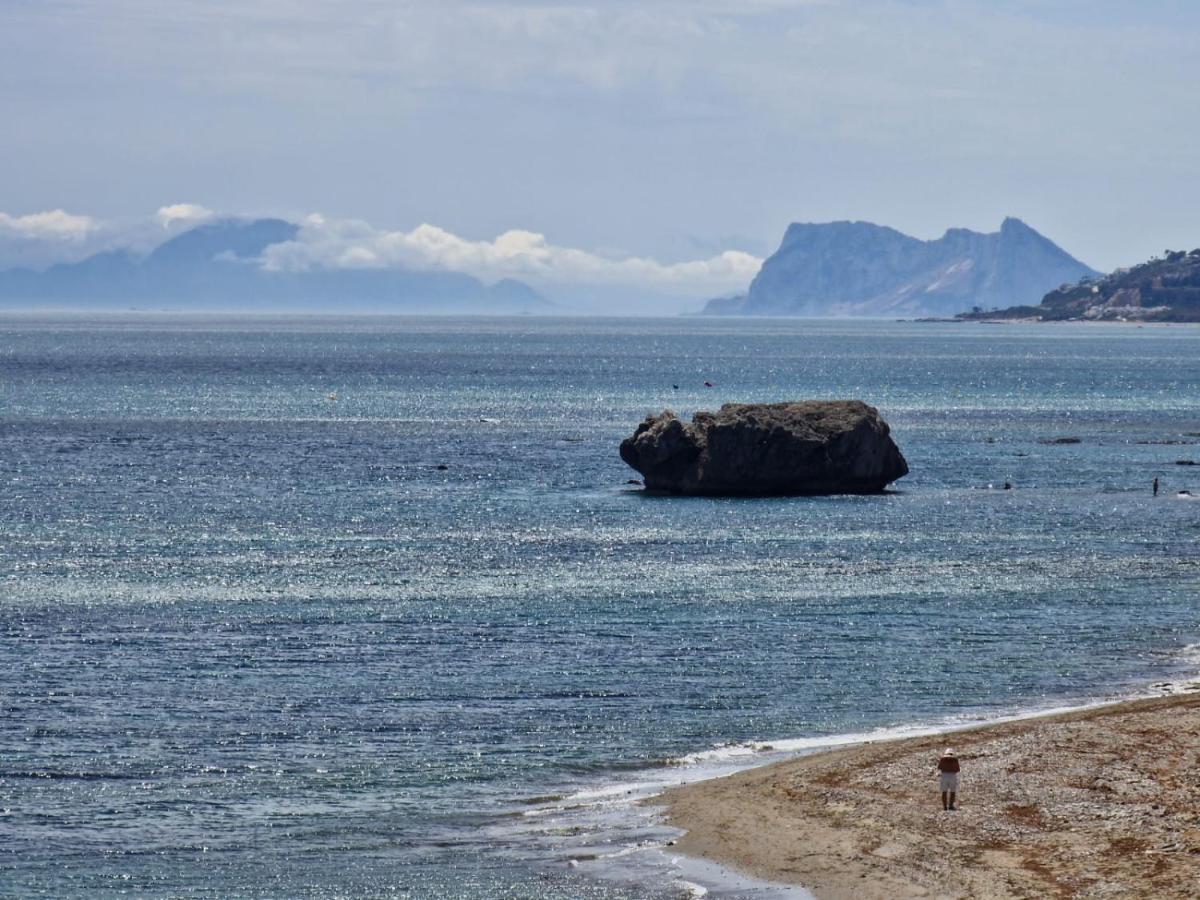Beachfront, Top Floor Corner 2-bed, Paseo * Estepona