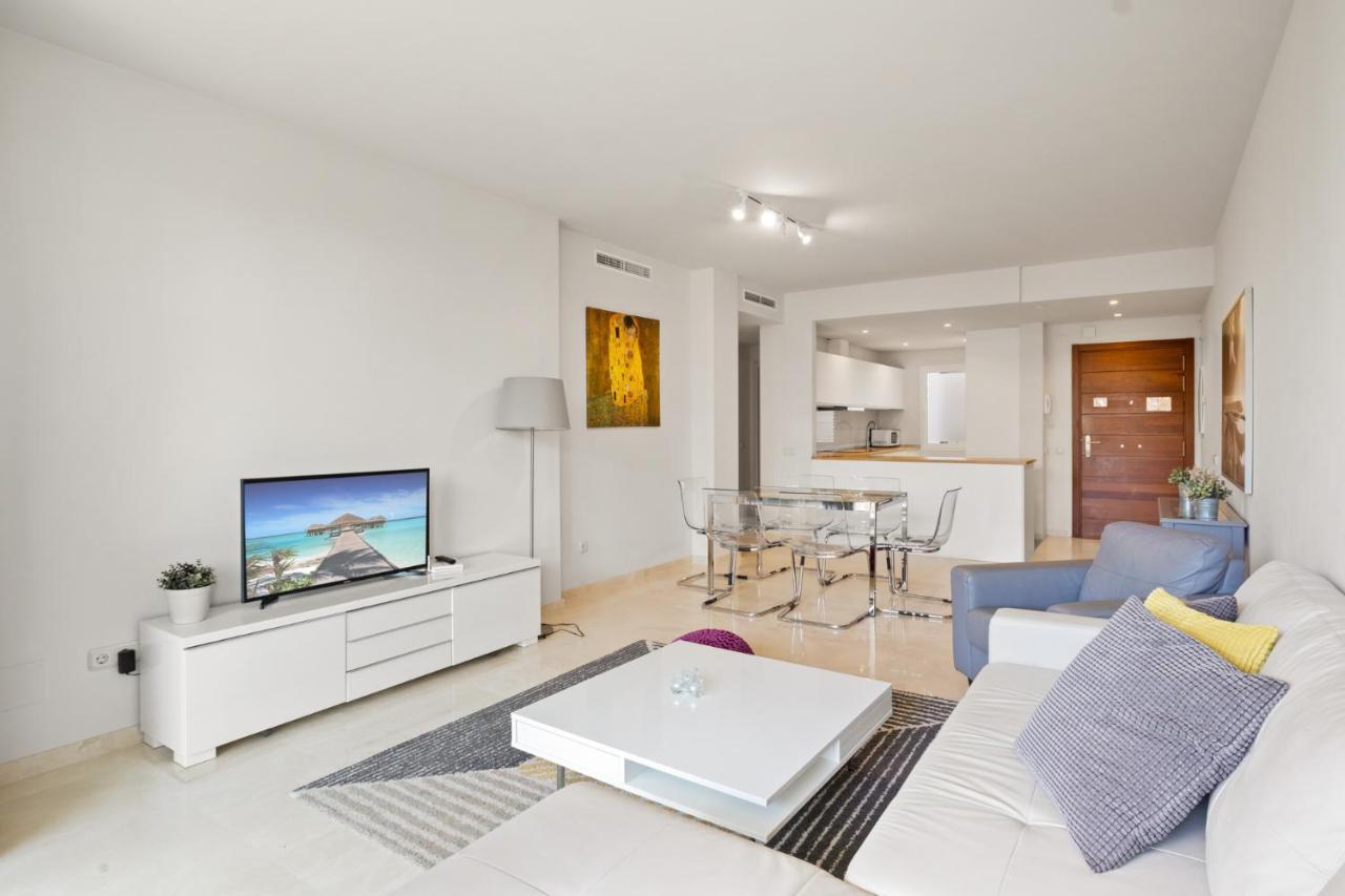 Appartement Stunning Blue Lagoon In By Costarentals - M12 *