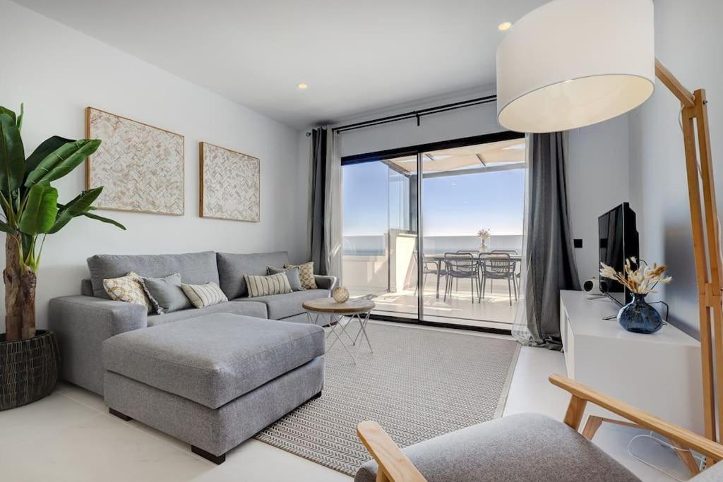 New 2 Bed Penthouse @ Hills With Sea View *