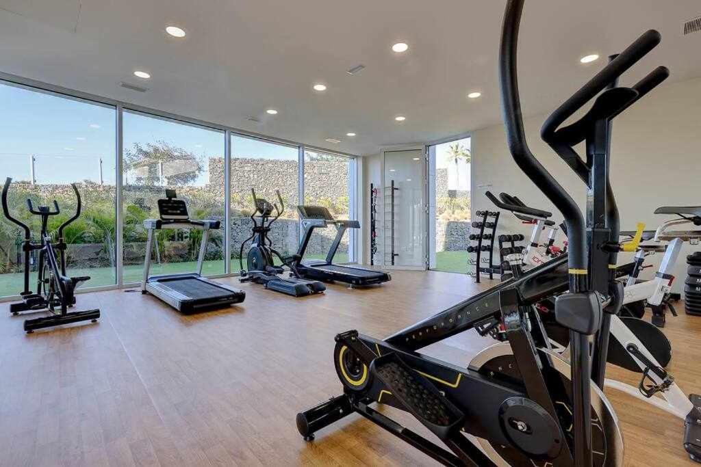 Apartment Edge Luxury Beachfront 3br, 3 Pools, Spa, Gym
