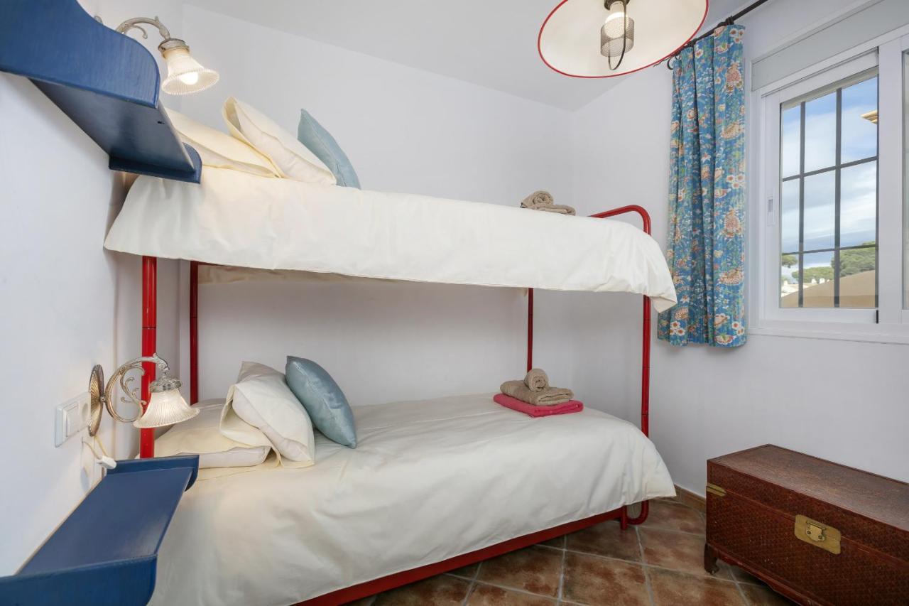 Villa Arin - Beachside Family Estepona