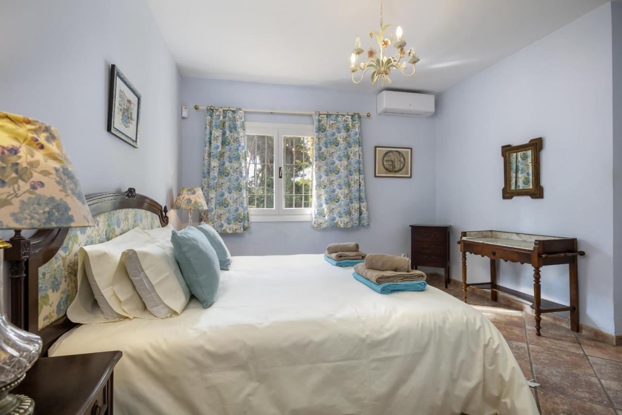Villa Arin - Beachside Family Estepona