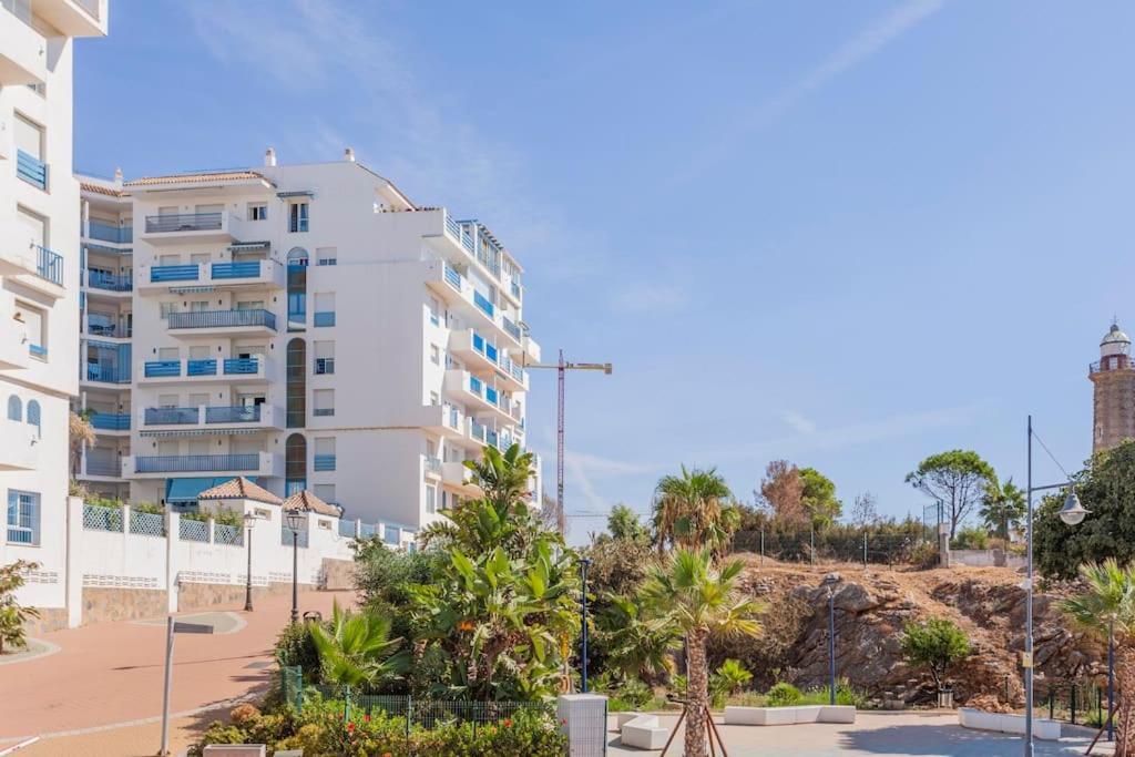 Faro Puerto *